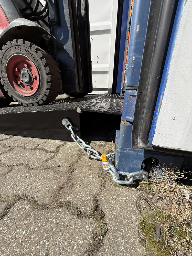 Auffahrrampe mit beweglicher Lippe